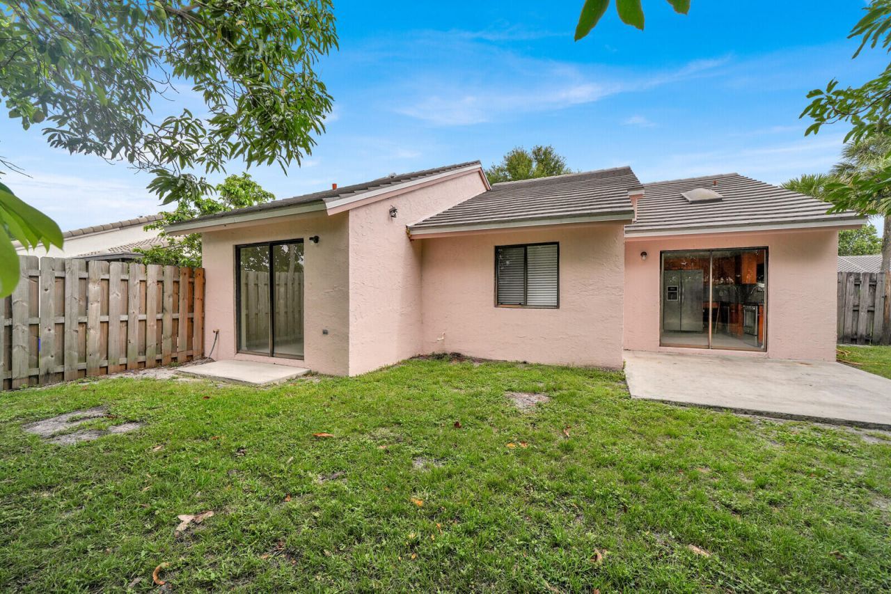 5864 Strawberry Lakes Circle, Lake Worth, FL 33463 Photo