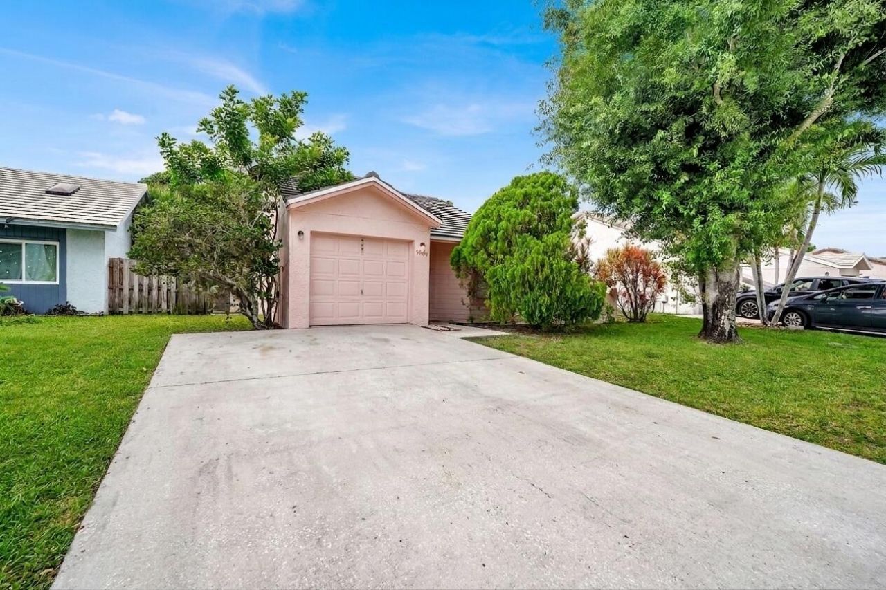 5864 Strawberry Lakes Circle, Lake Worth, FL 33463 Photo