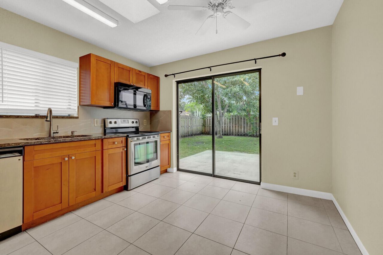 5864 Strawberry Lakes Circle, Lake Worth, FL 33463 Photo
