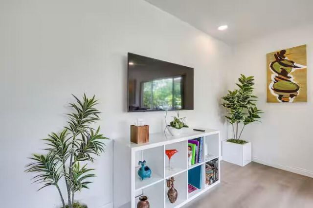 124 SW 2nd Avenue, Hallandale Beach, FL 33009 Photo