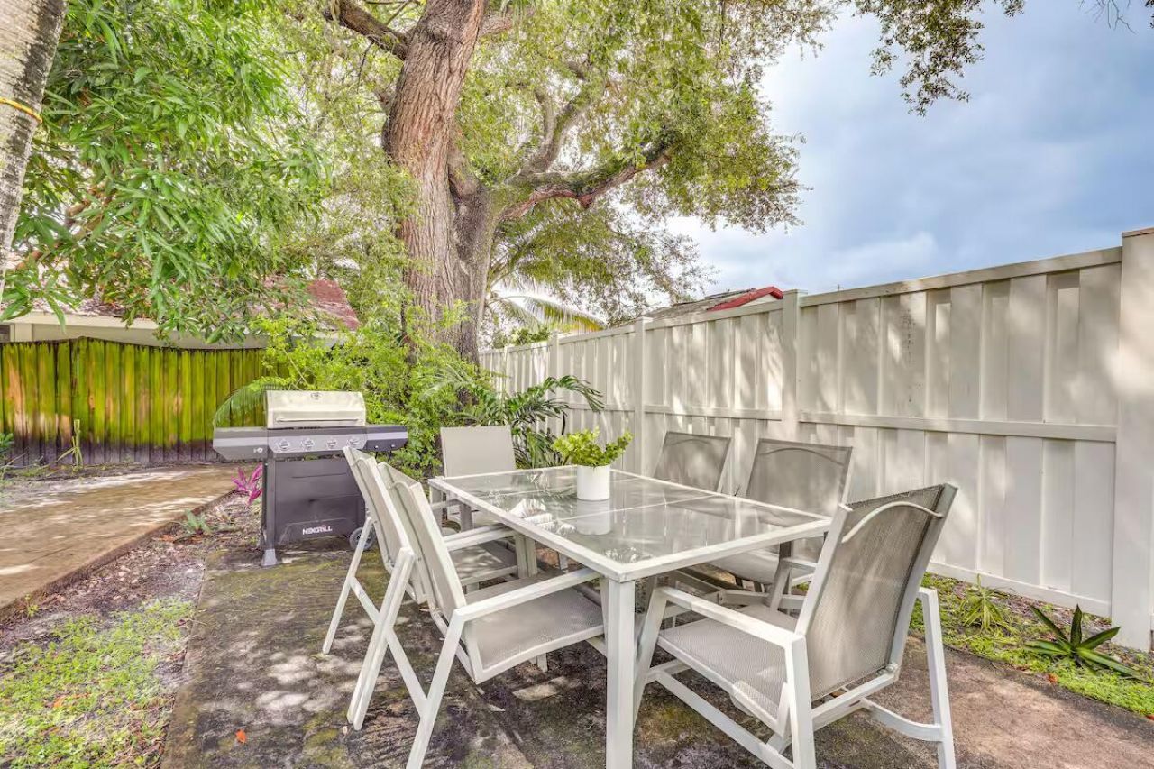 124 SW 2nd Avenue, Hallandale Beach, FL 33009 Photo
