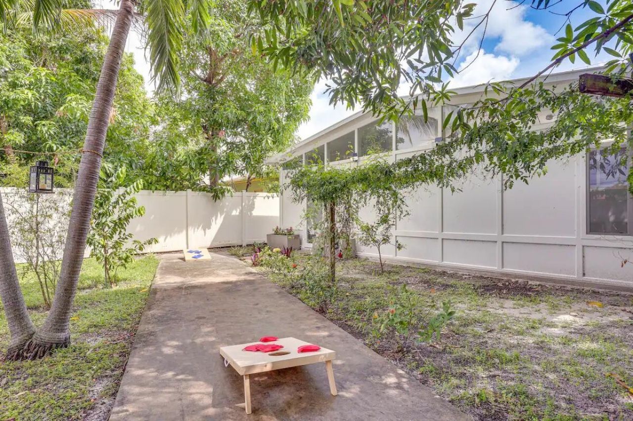 124 SW 2nd Avenue, Hallandale Beach, FL 33009 Photo