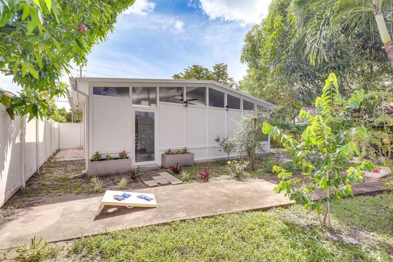 124 SW 2nd Avenue, Hallandale Beach, FL 33009 Photo