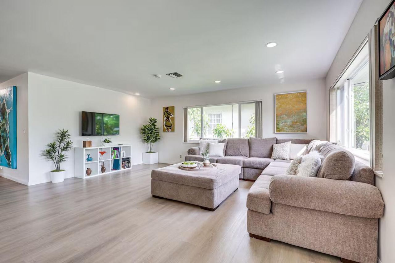 124 SW 2nd Avenue, Hallandale Beach, FL 33009 Photo