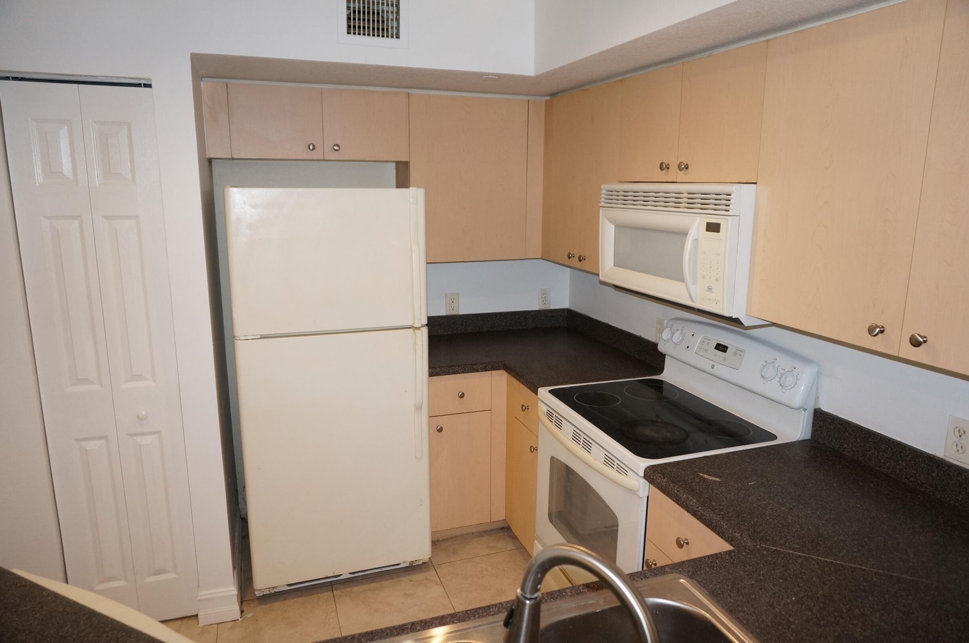 4021 San Marino Boulevard, Unit 204, West Palm Beach, FL 33409 Photo