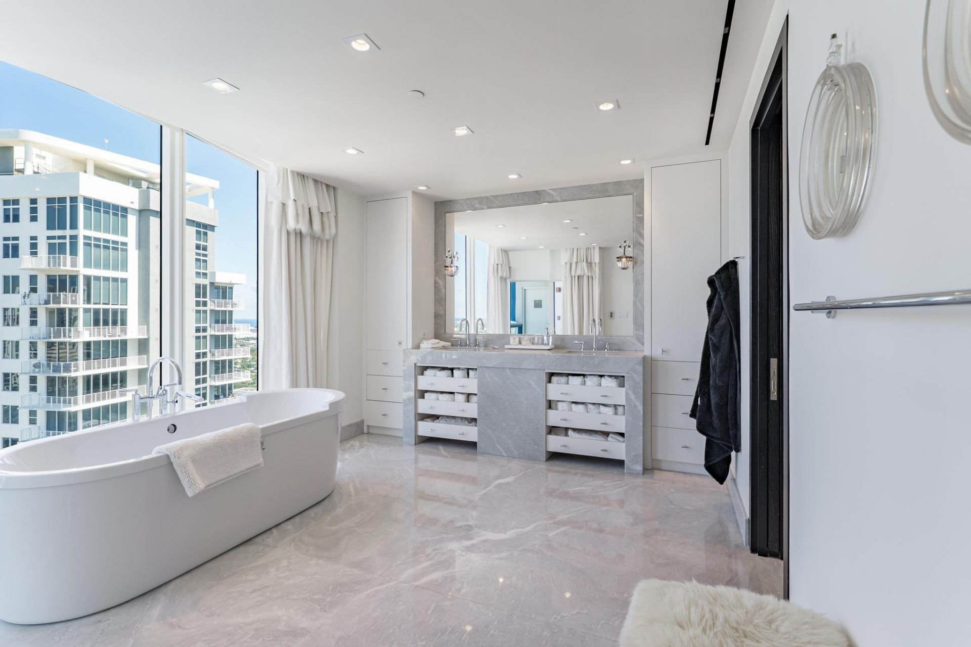 333 Las Olas Way, Unit 4206, Fort Lauderdale, FL 33301 Photo