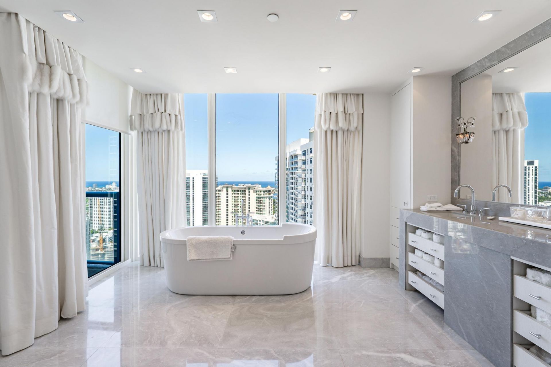 333 Las Olas Way, Unit 4206, Fort Lauderdale, FL 33301 Photo
