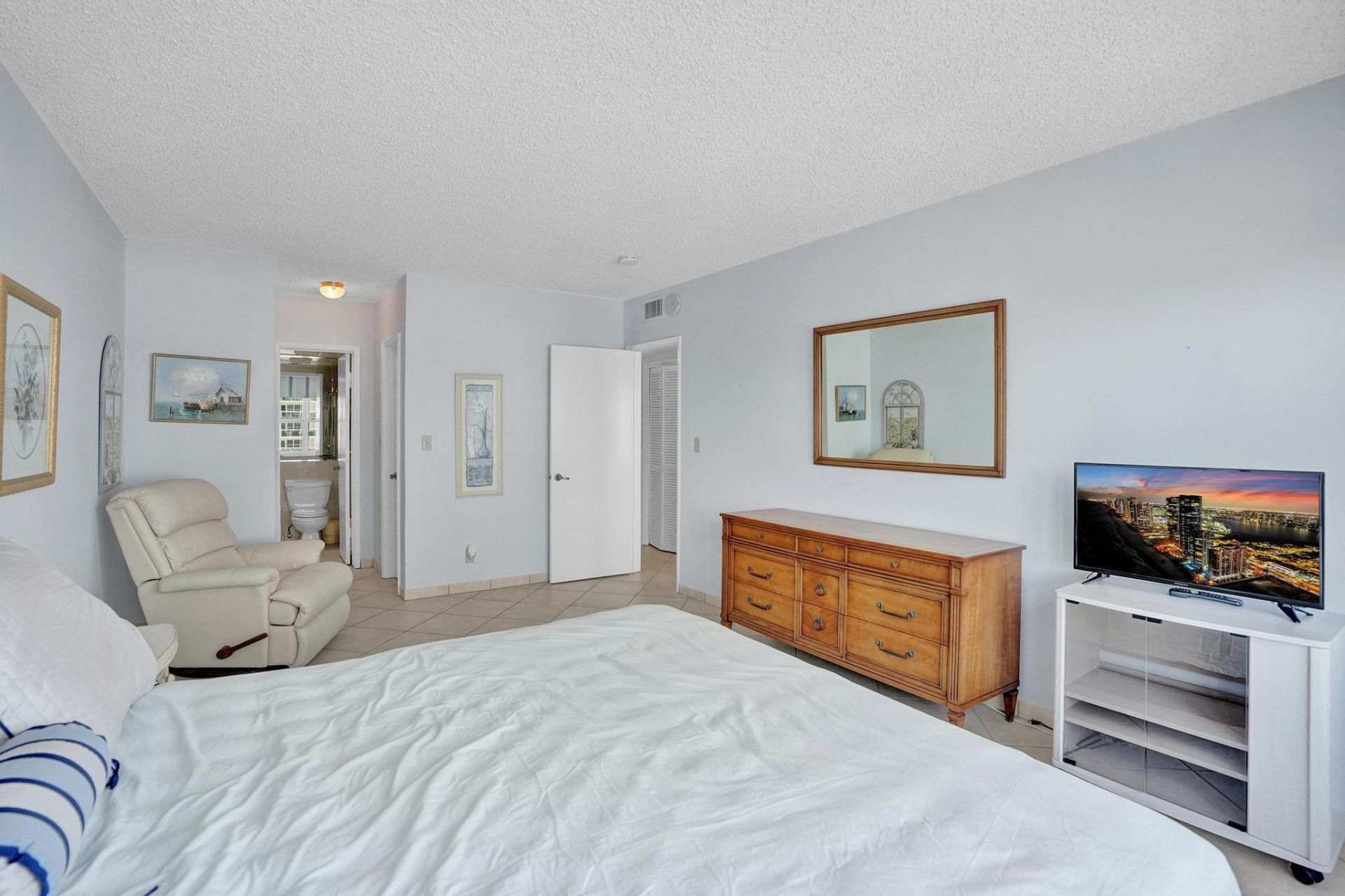4010 Galt Ocean Drive, Unit 310, Fort Lauderdale, FL 33308 Photo