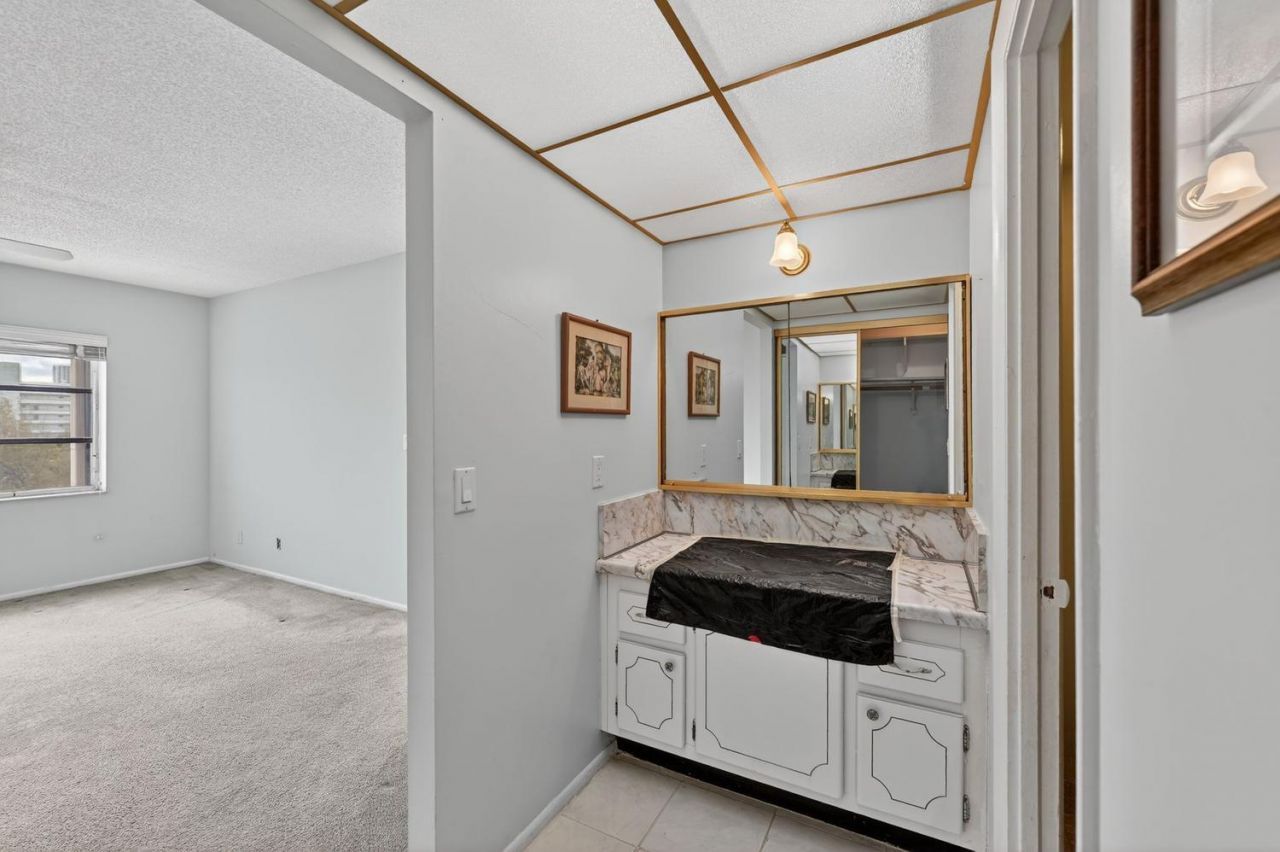 400 Diplomat Parkway, Unit 612, Hallandale Beach, FL 33009 Photo