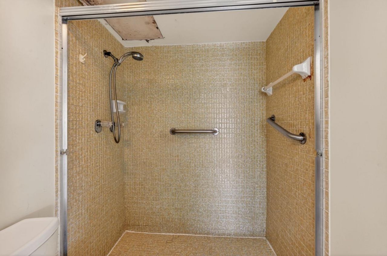 400 Diplomat Parkway, Unit 612, Hallandale Beach, FL 33009 Photo