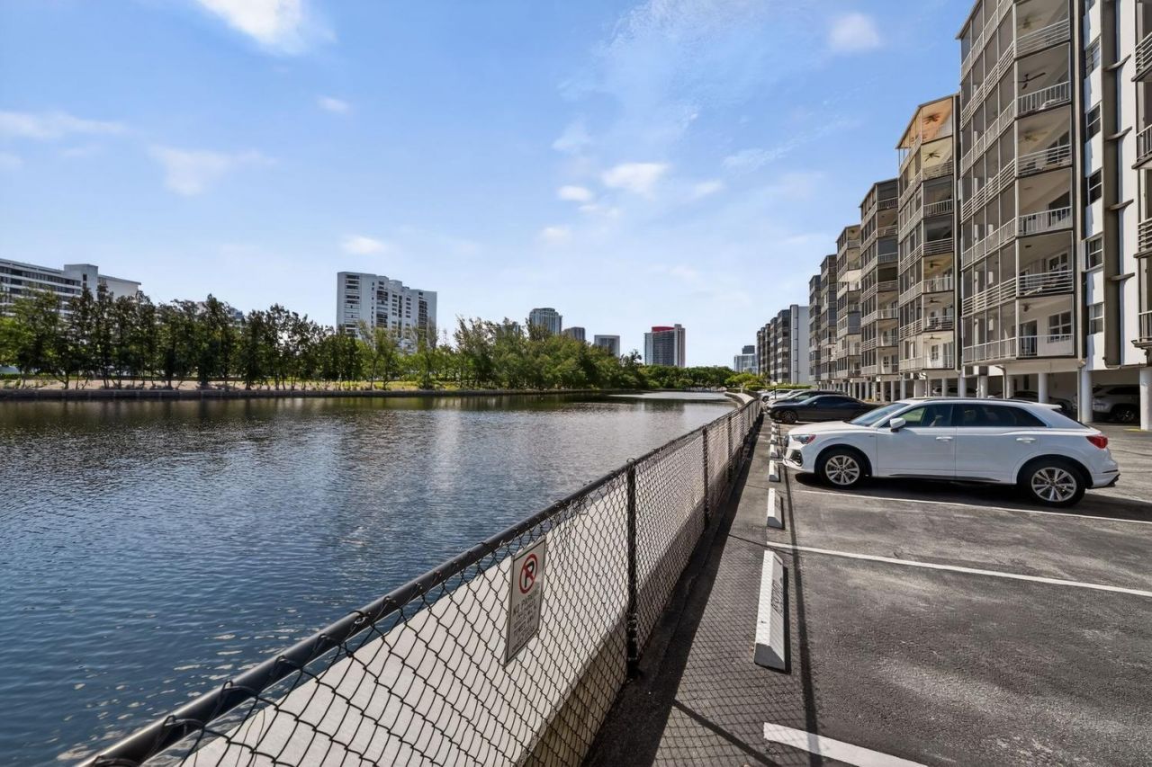400 Diplomat Parkway, Unit 612, Hallandale Beach, FL 33009 Photo
