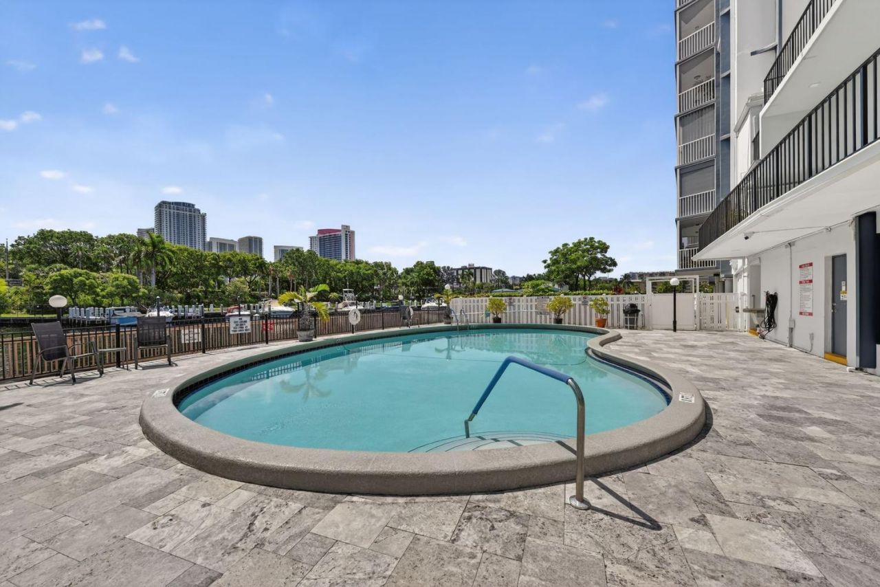 400 Diplomat Parkway, Unit 612, Hallandale Beach, FL 33009 Photo