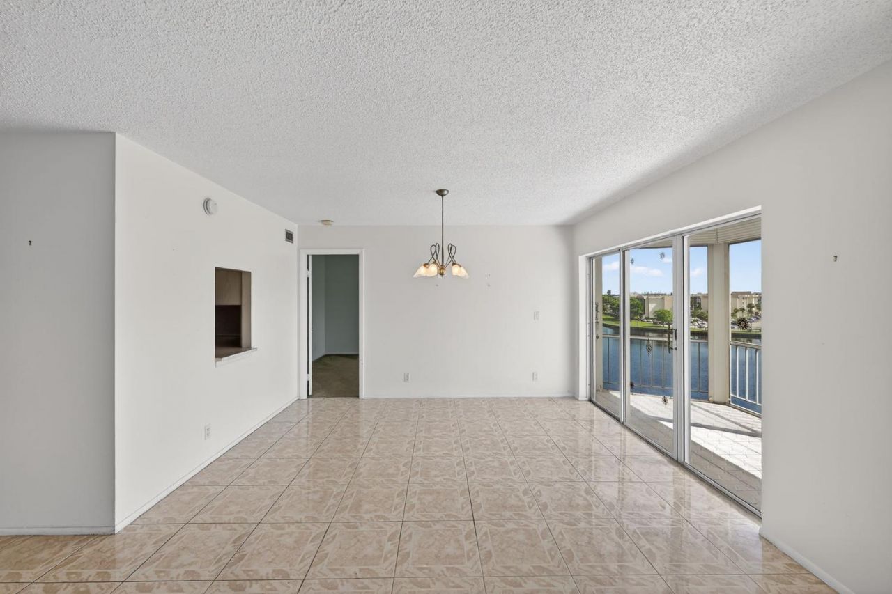 400 Diplomat Parkway, Unit 612, Hallandale Beach, FL 33009 Photo