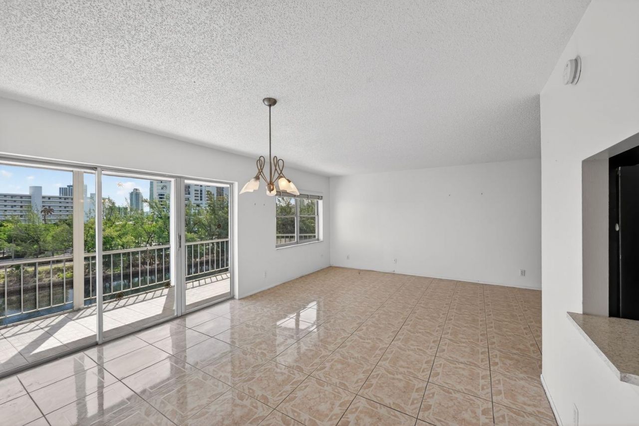 400 Diplomat Parkway, Unit 612, Hallandale Beach, FL 33009 Photo