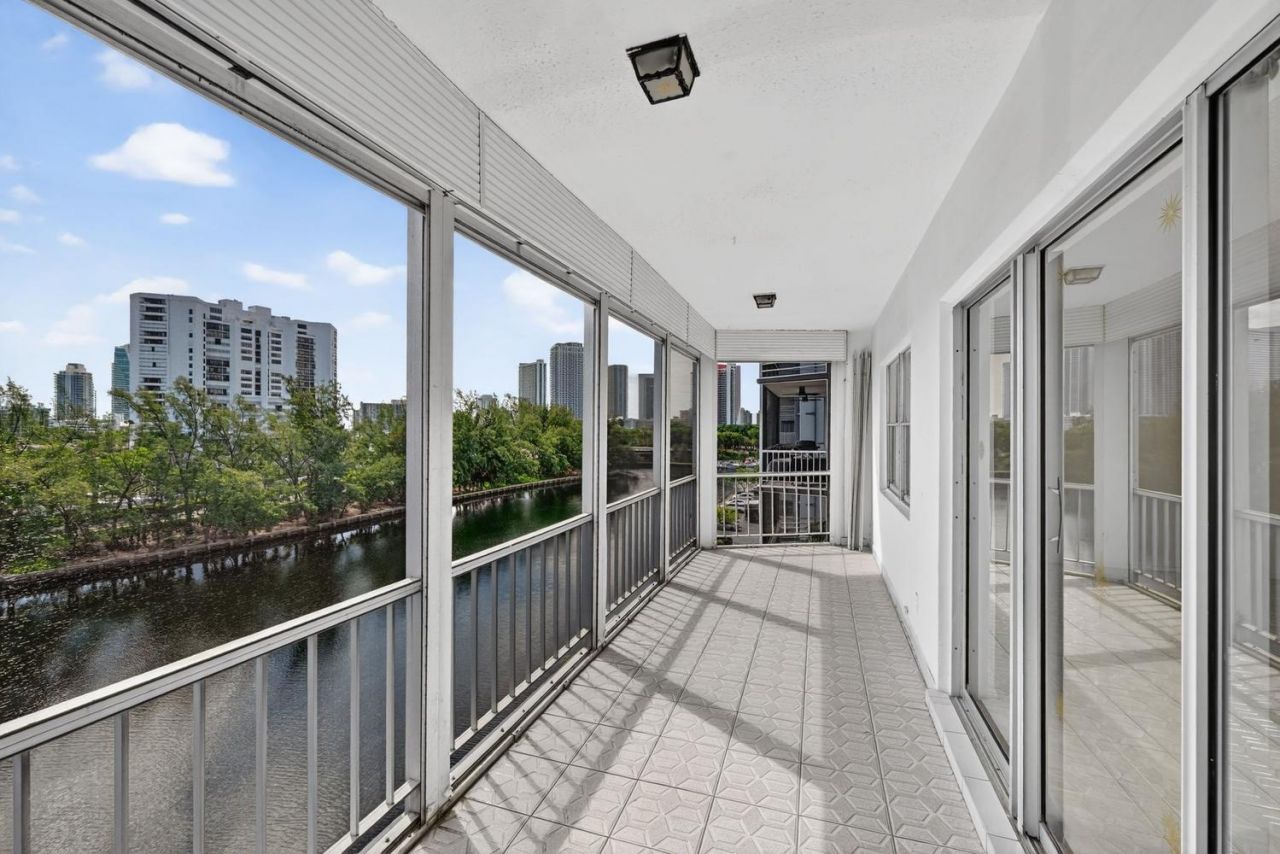 400 Diplomat Parkway, Unit 612, Hallandale Beach, FL 33009 Photo