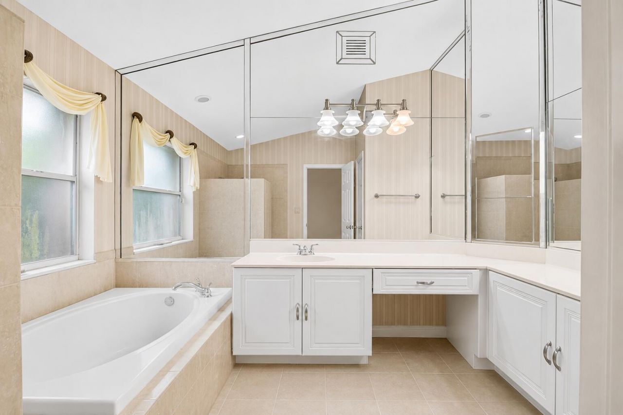 1059 Fairfax Circle W, Boynton Beach, FL 33436 Photo