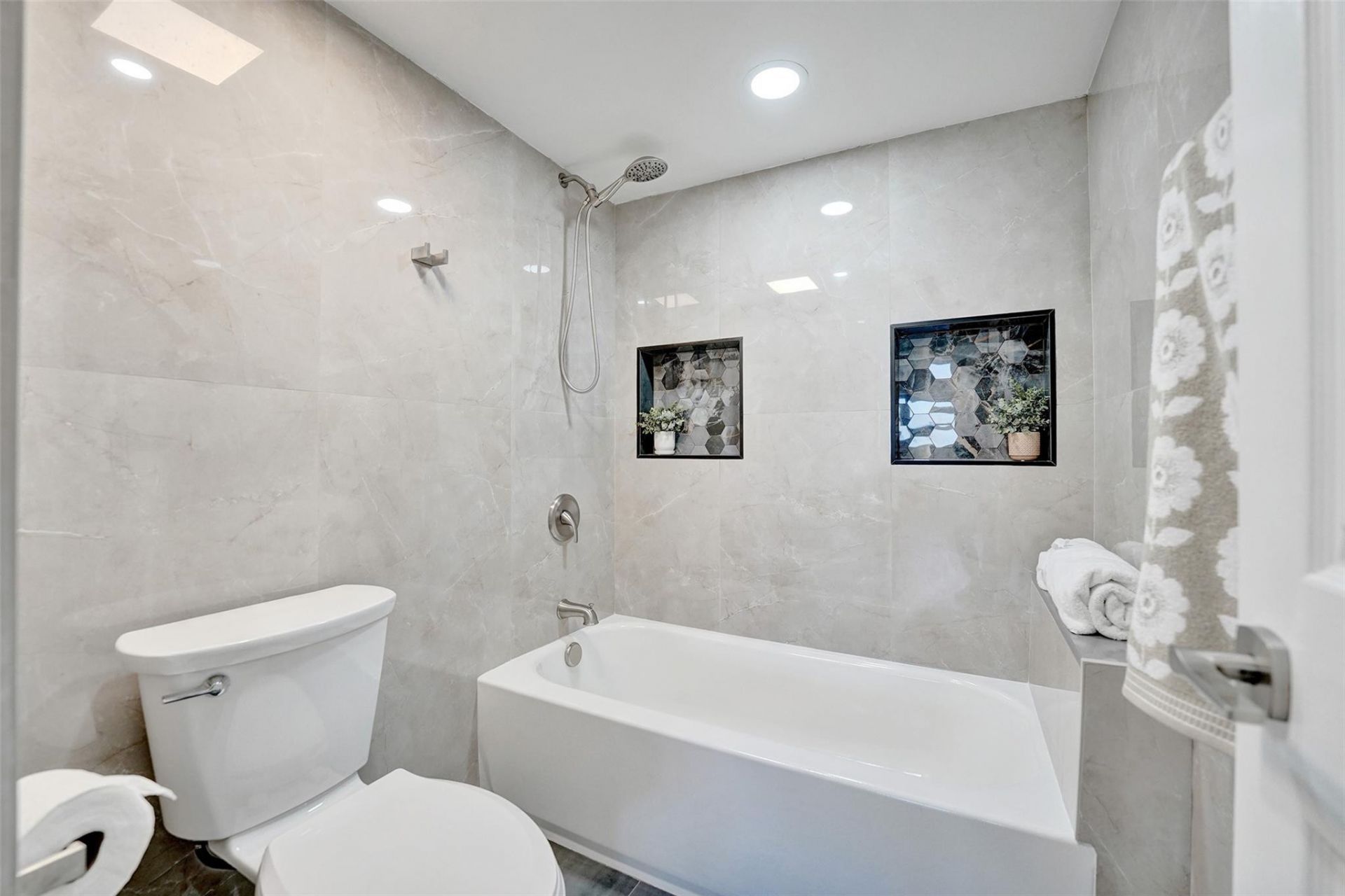 3200 Port Royale Drive N, Unit 905, Fort Lauderdale, FL 33308 Photo