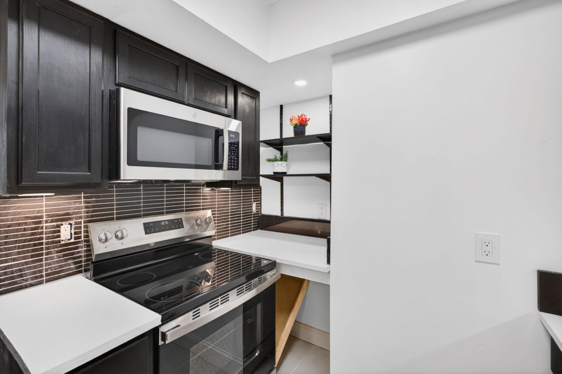 5611 NW 21st Street, Unit 8-a, Lauderhill, FL 33313 Photo
