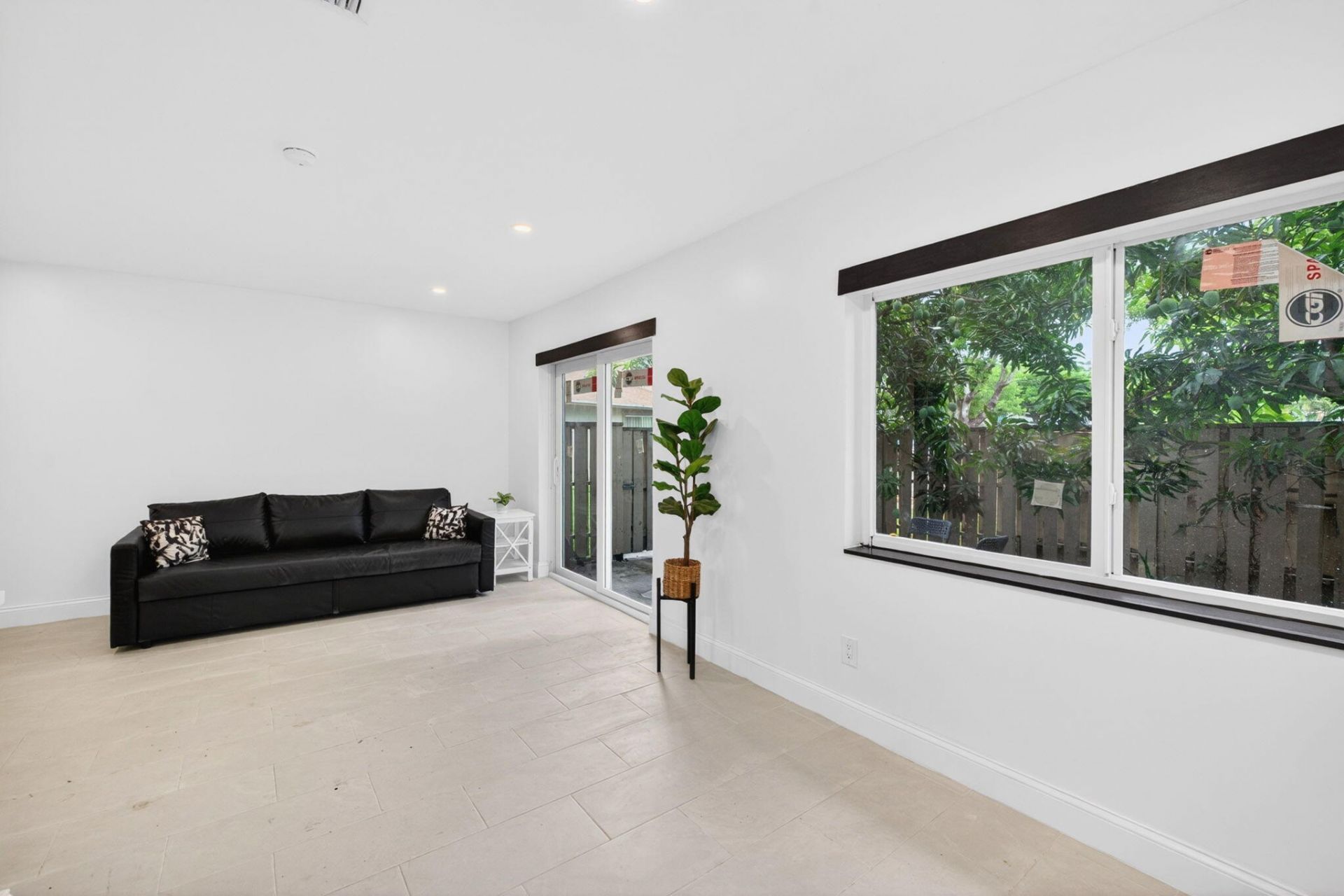5611 NW 21st Street, Unit 8-a, Lauderhill, FL 33313 Photo