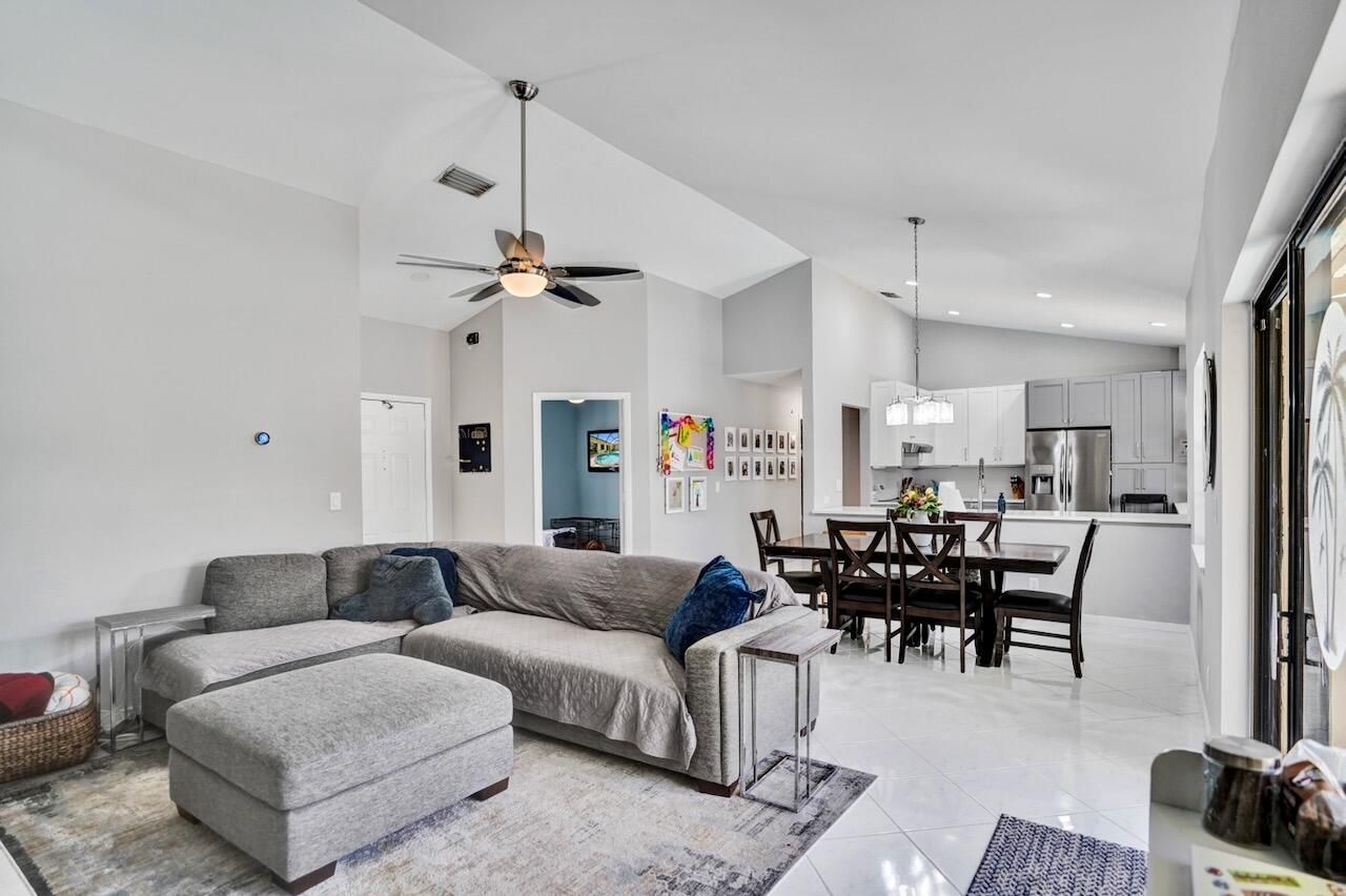 54 Cedar Circle, Boynton Beach, FL 33436 Photo