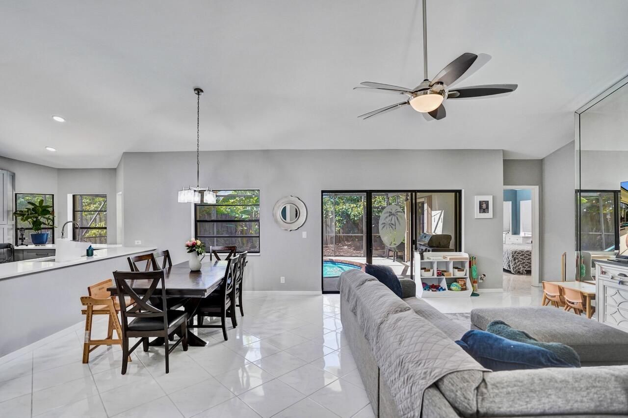 54 Cedar Circle, Boynton Beach, FL 33436 Photo