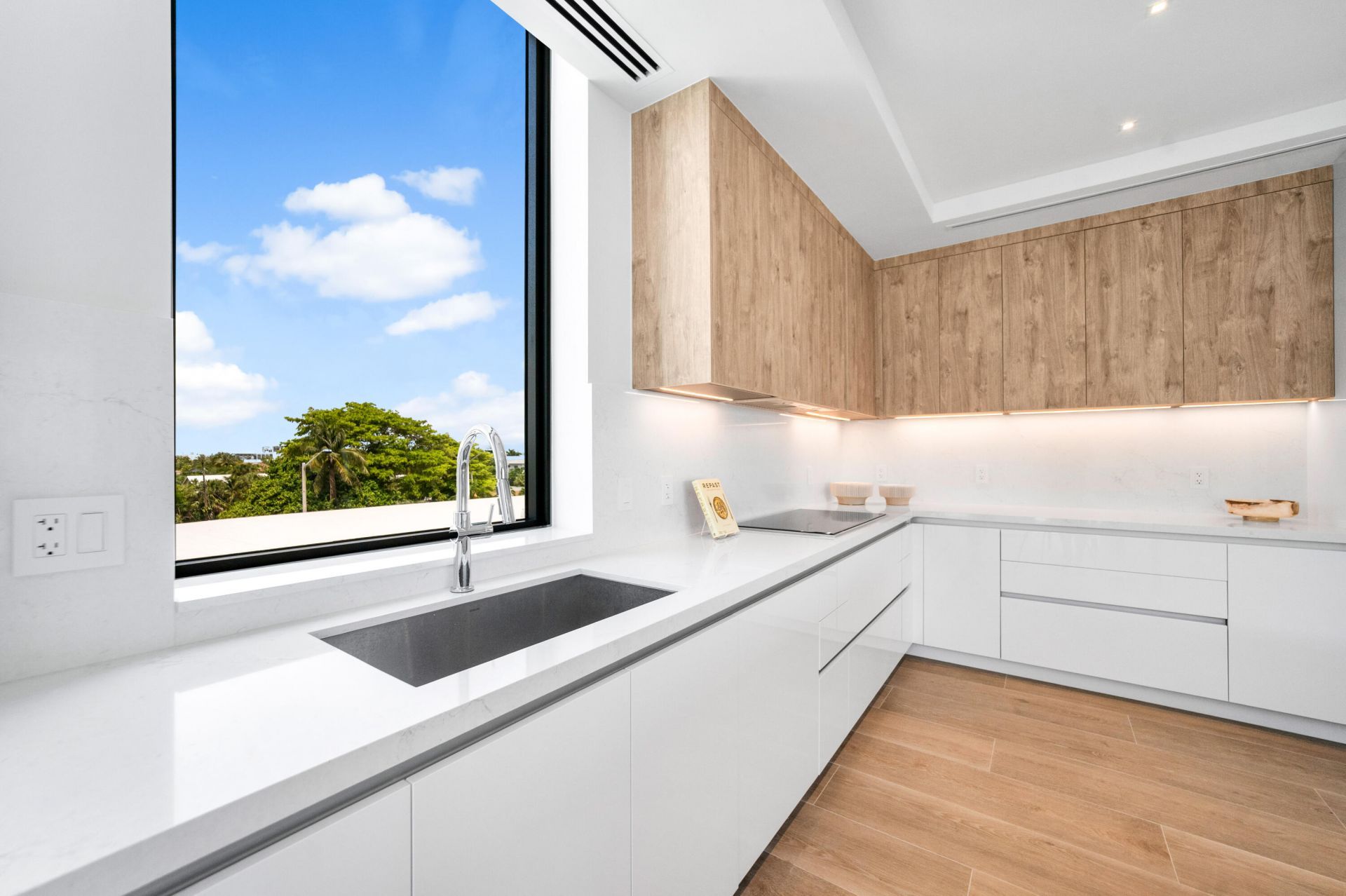 305 Briny Avenue, Unit 301, Pompano Beach, FL 33062 Photo