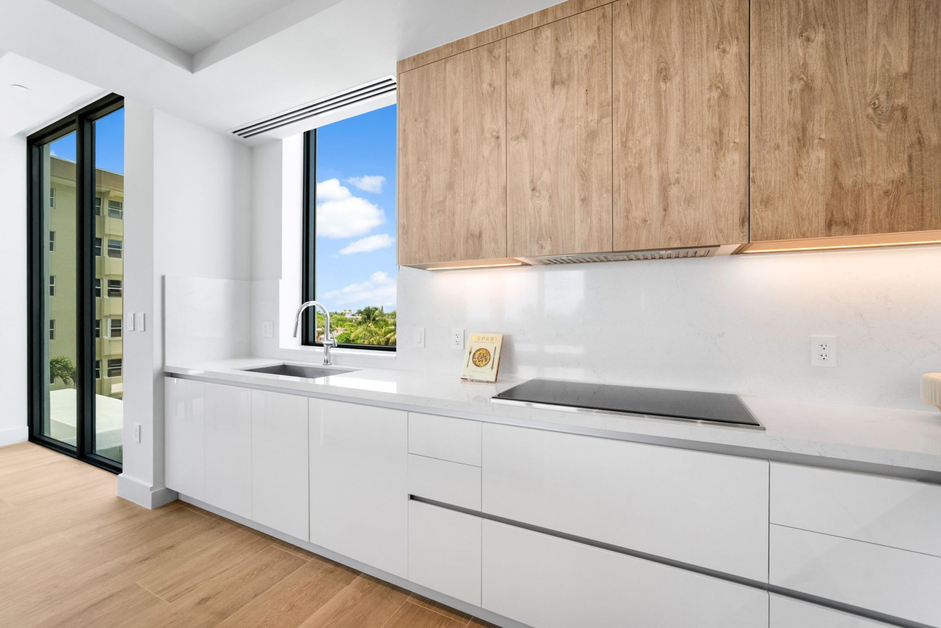 305 Briny Avenue, Unit 301, Pompano Beach, FL 33062 Photo