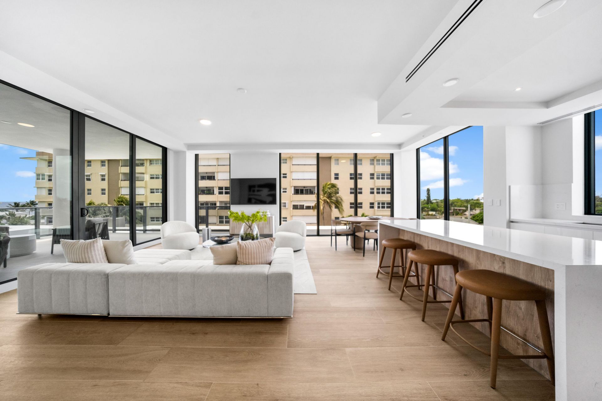305 Briny Avenue, Unit 301, Pompano Beach, FL 33062 Photo