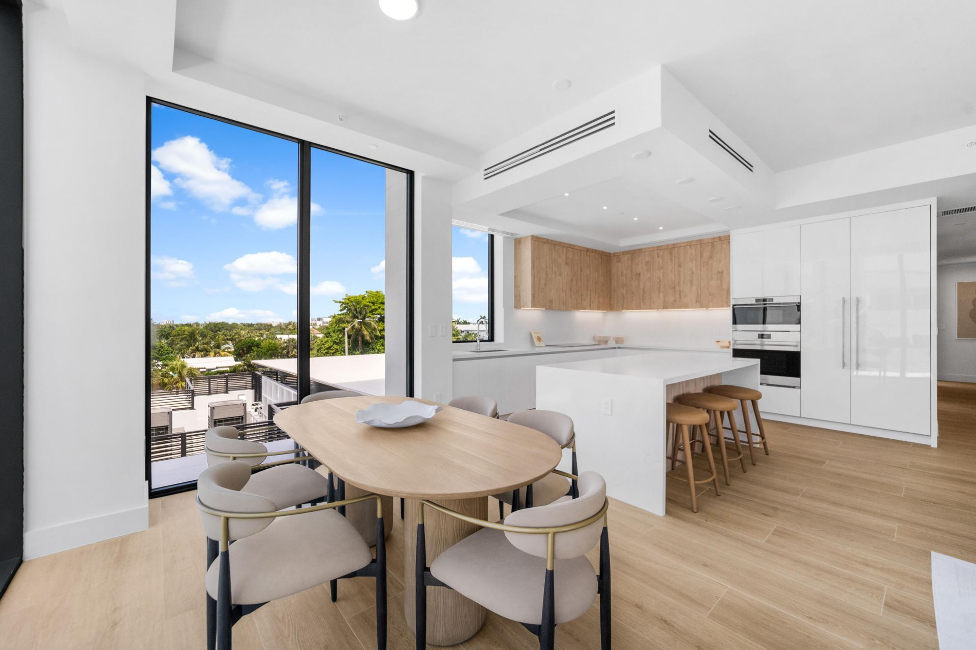 305 Briny Avenue, Unit 301, Pompano Beach, FL 33062 Photo