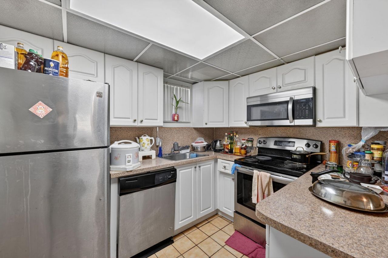 8290 Lake Drive, Unit 305, Doral, FL 33166 Photo
