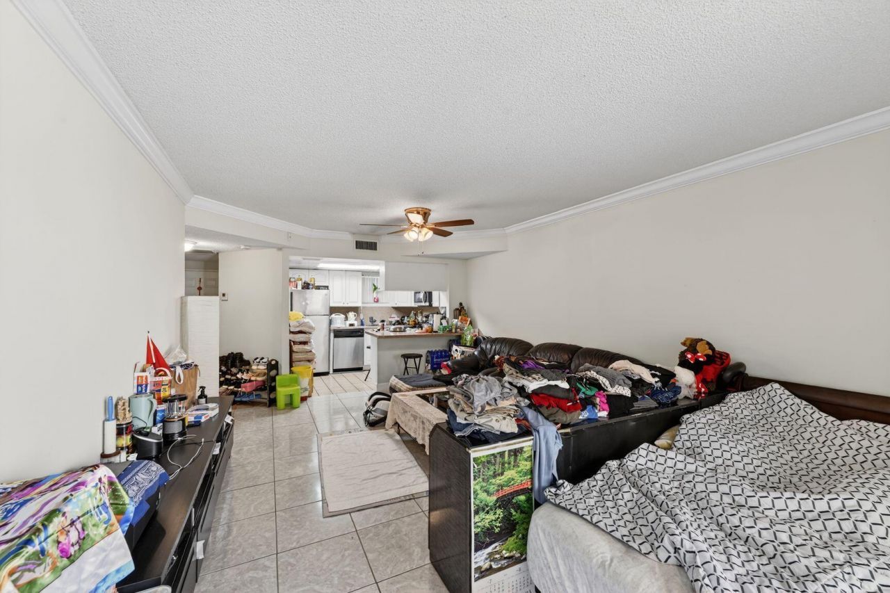 8290 Lake Drive, Unit 305, Doral, FL 33166 Photo