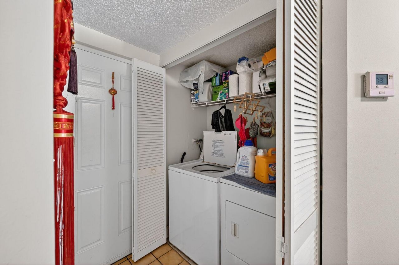 8290 Lake Drive, Unit 305, Doral, FL 33166 Photo
