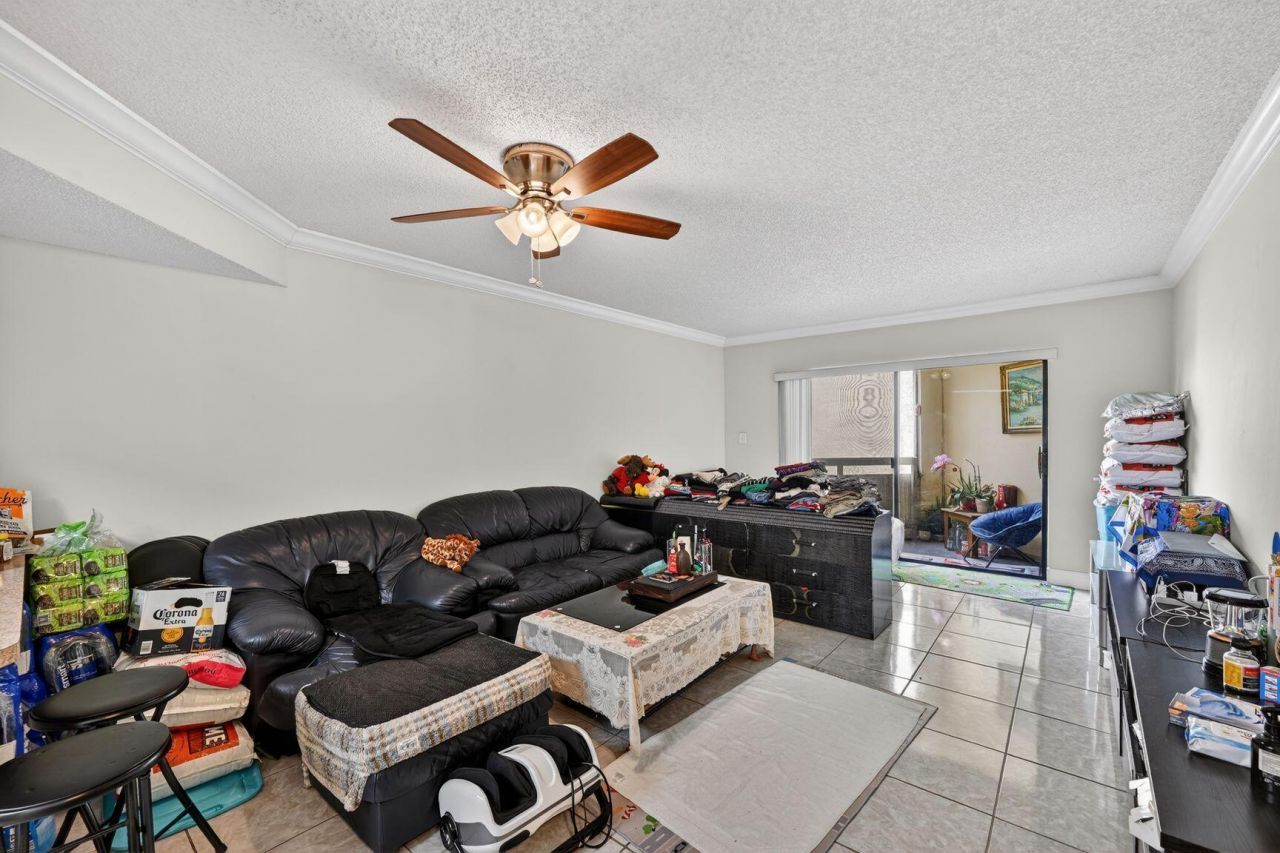 8290 Lake Drive, Unit 305, Doral, FL 33166 Photo