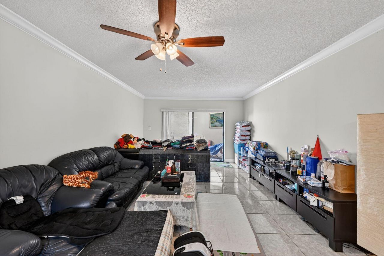 8290 Lake Drive, Unit 305, Doral, FL 33166 Photo