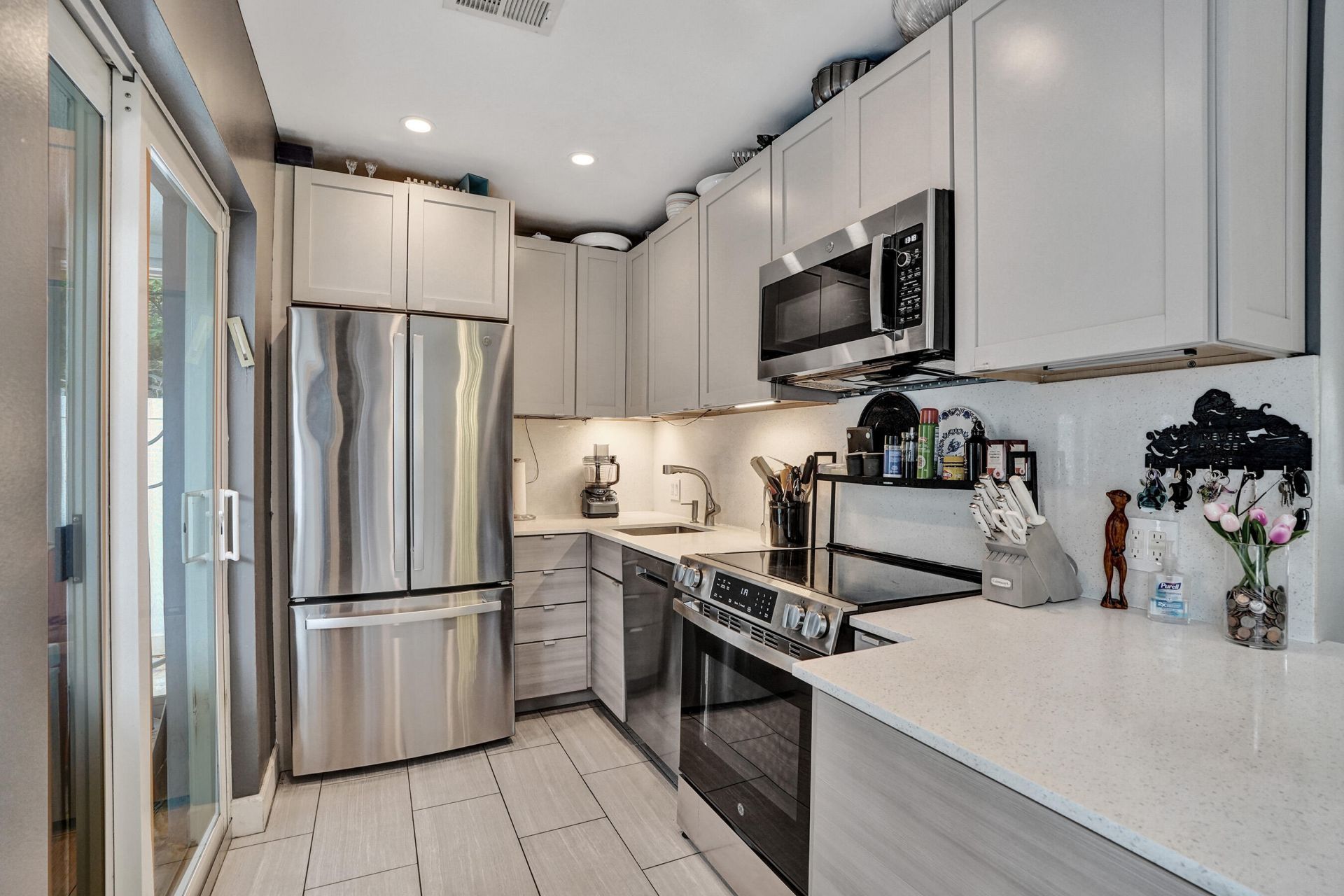 4641 NE 6th Avenue, Oakland Park, FL 33334 Photo