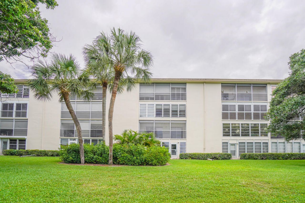 4401 Martinique Court, Unit D2, Coconut Creek, FL 33066 Photo