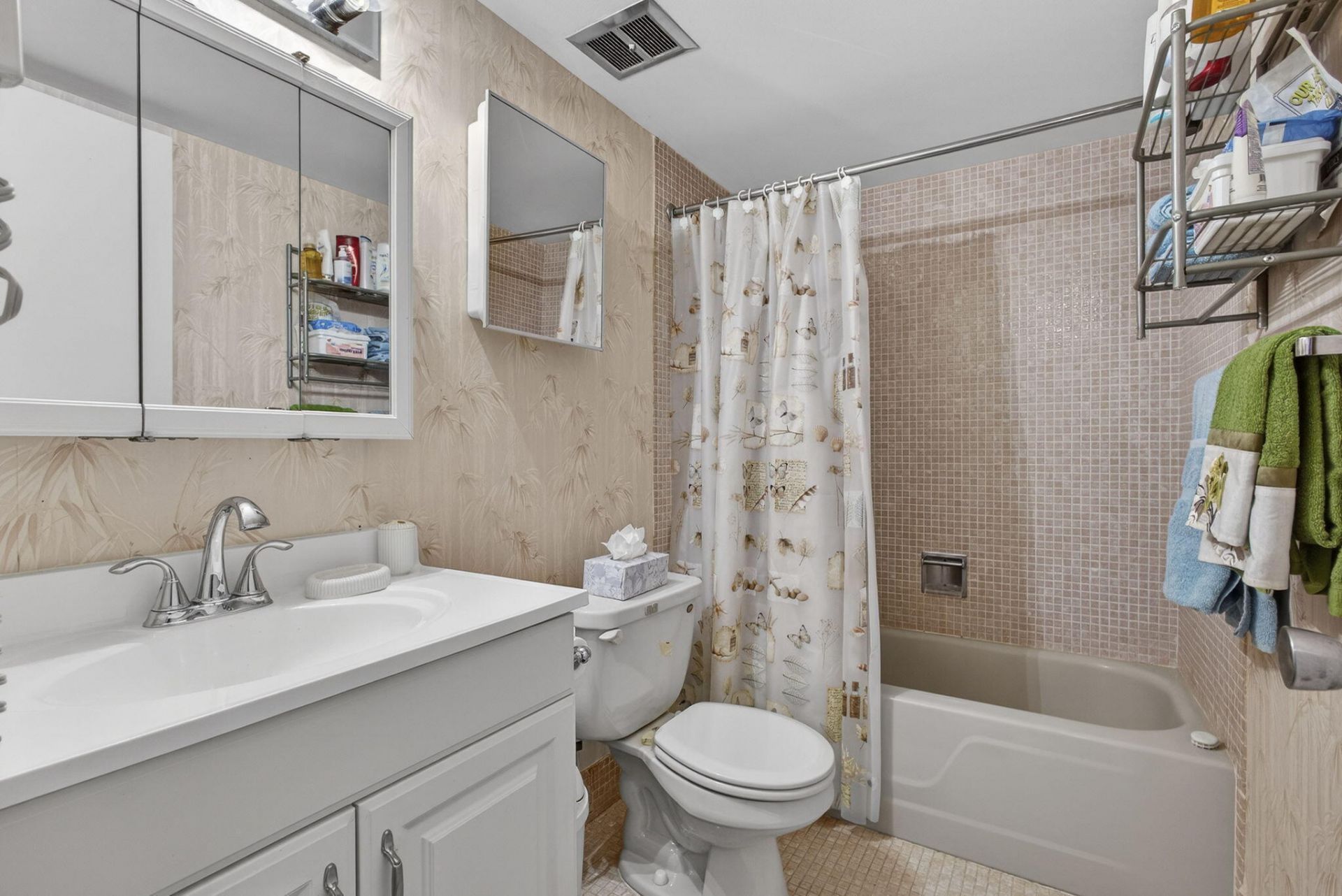 1 Golfs Edge, Unit F, West Palm Beach, FL 33417 Photo