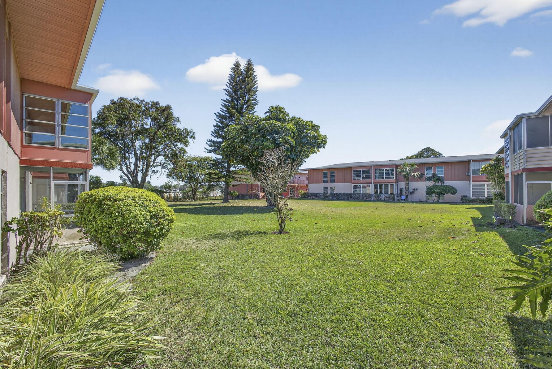 1 Golfs Edge, Unit F, West Palm Beach, FL 33417 Photo