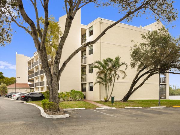 118 Lake Emerald Drive, Unit 110, Oakland Park, FL 33309