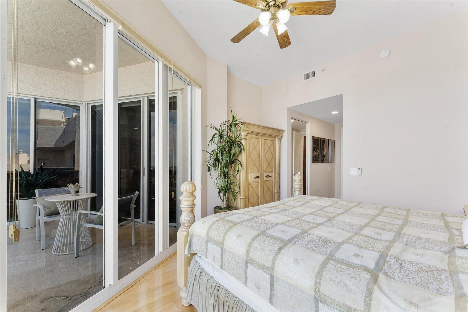 3200 N Ocean Boulevard, Unit 2903, Fort Lauderdale, FL 33308 Photo