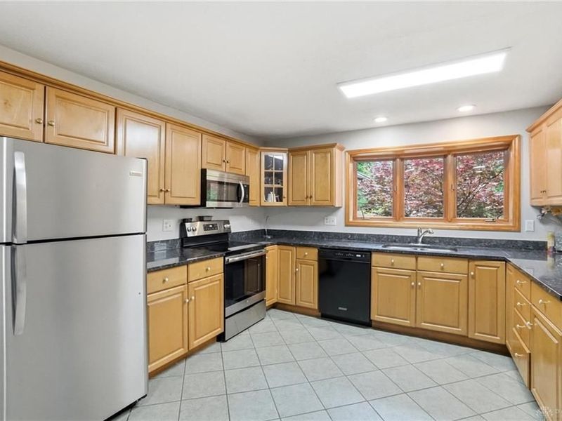 2033 Meadowside Lane, Washington Township, OH 45458 Photo 11