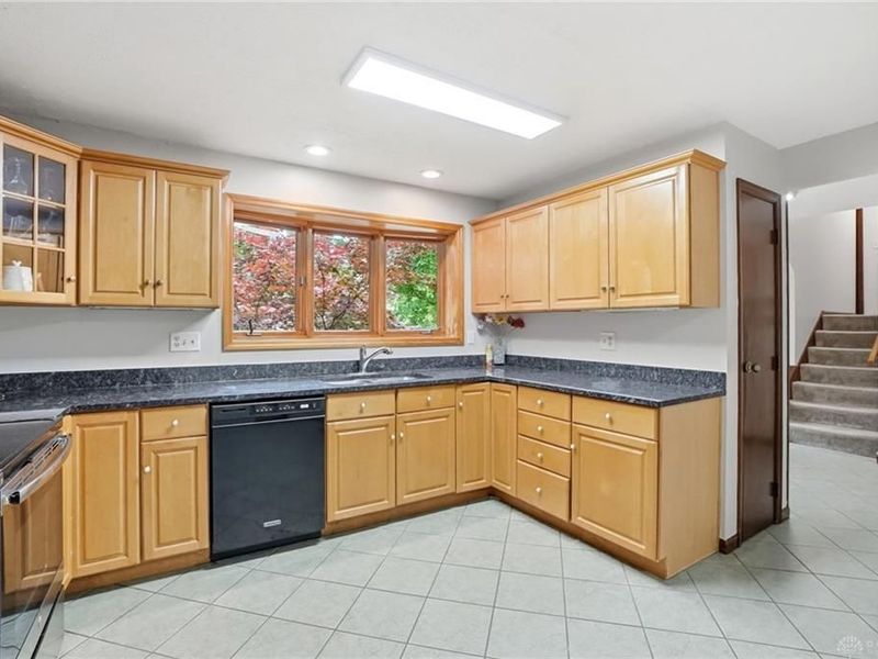 2033 Meadowside Lane, Washington Township, OH 45458 Photo 12