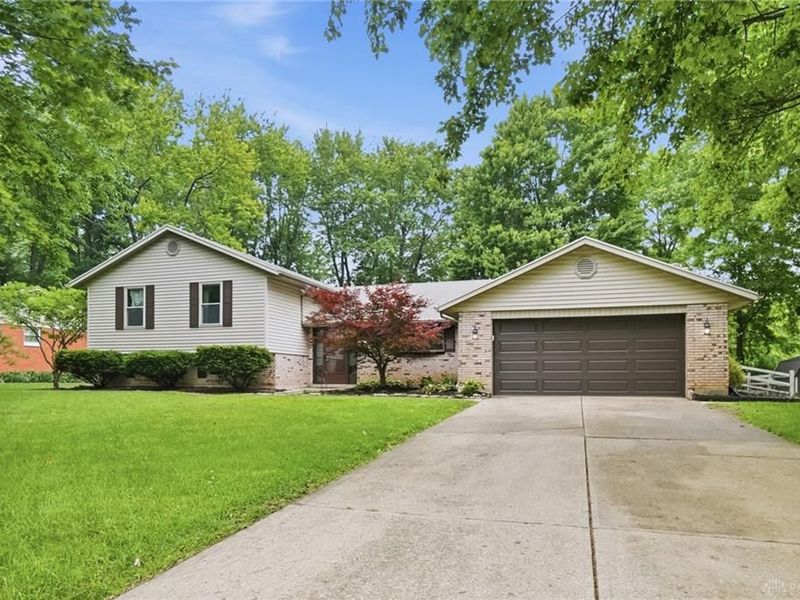 2033 Meadowside Lane, Washington Township, OH 45458 Photo 2