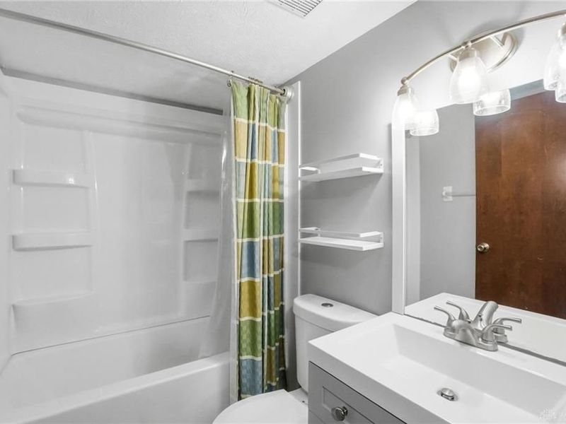2033 Meadowside Lane, Washington Township, OH 45458 Photo 46