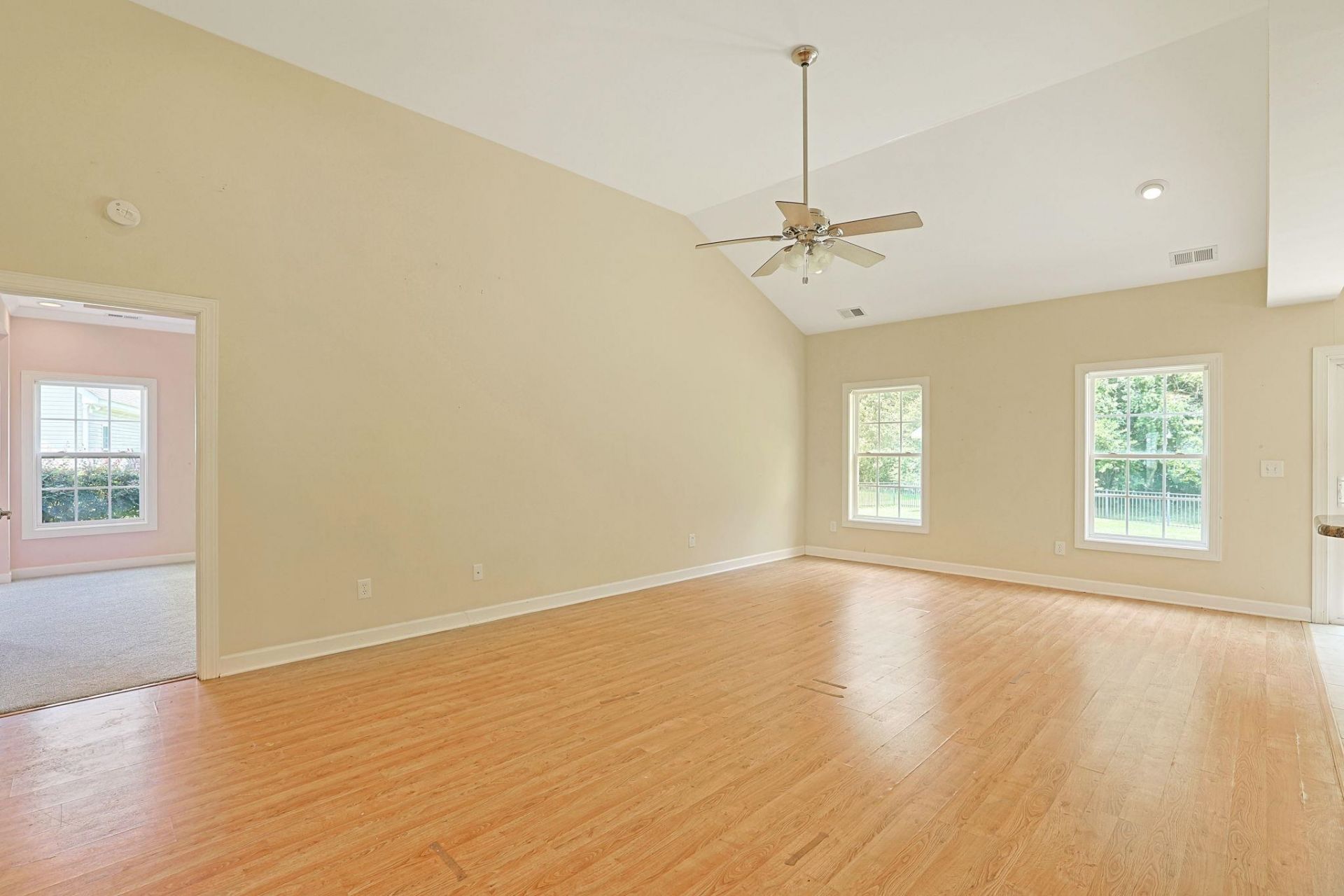 310 Moulton Dr.  Photo 6