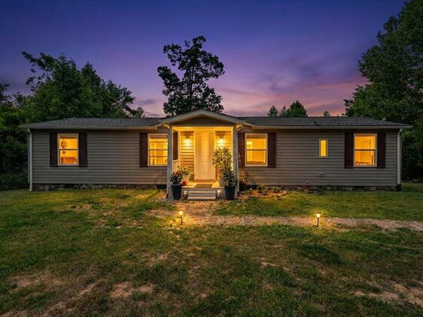 174 Log Cabin CIR , Henry, VA 24102