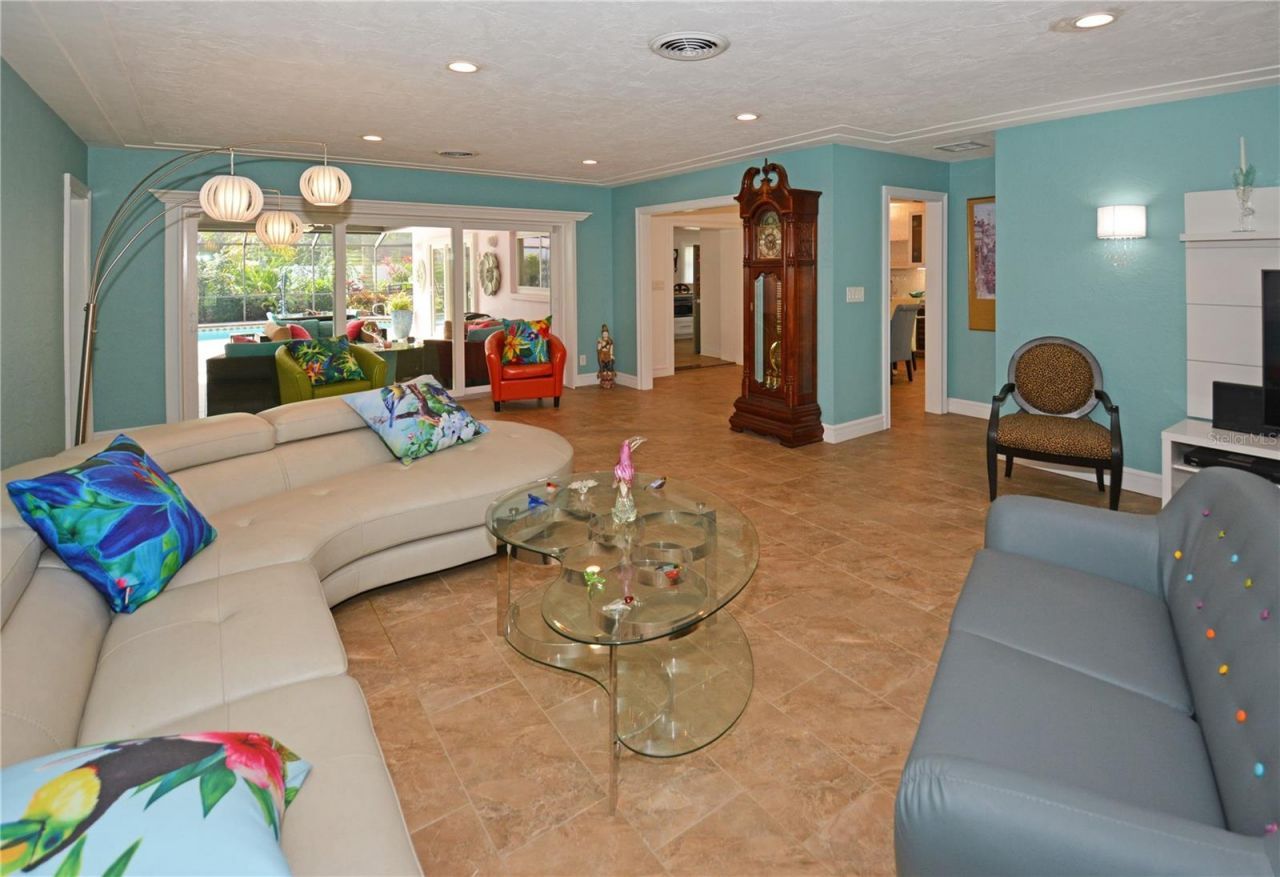 7020 Mango Avenue S, Saint Petersburg, FL 33707 Photo