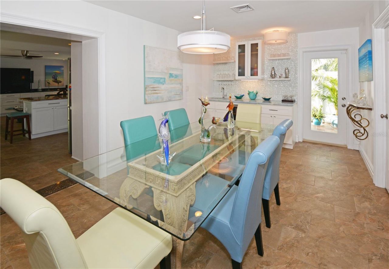 7020 Mango Avenue S, Saint Petersburg, FL 33707 Photo