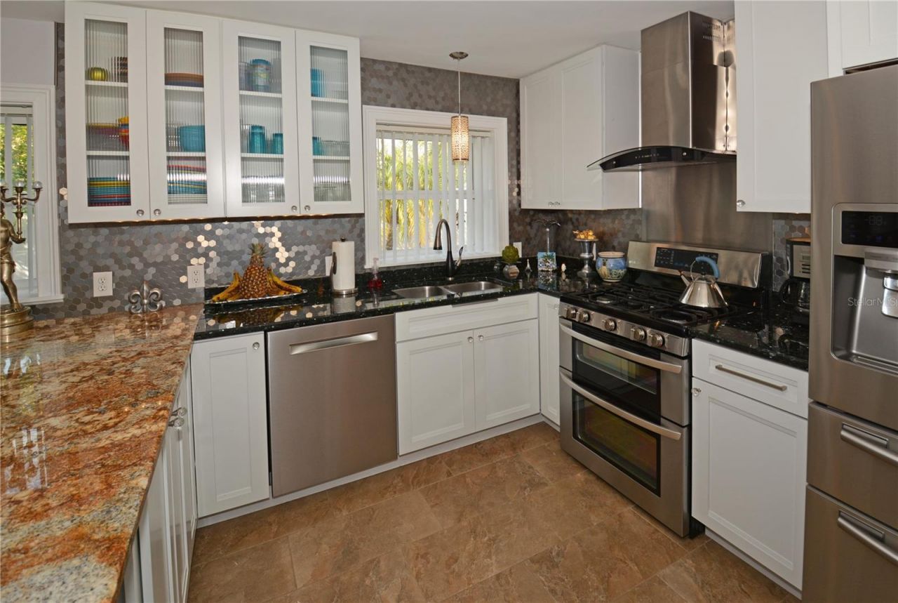 7020 Mango Avenue S, Saint Petersburg, FL 33707 Photo
