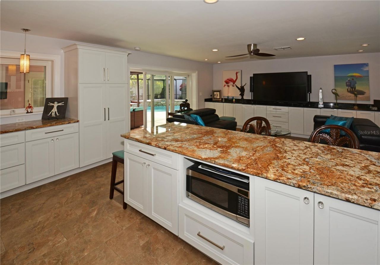 7020 Mango Avenue S, Saint Petersburg, FL 33707 Photo